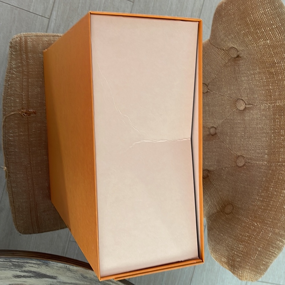 COPY - Authentic Louis Vuitton xtra large empty box. - Picture 14 of 17